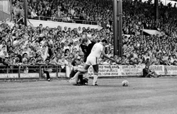 Swansea defender won’t let go of Brian Stein's leg