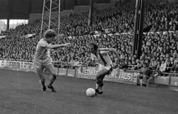Bob Hatton takes on defender down the wing