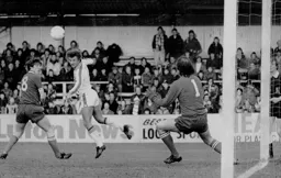 Paul Price weighs in with an unsuccessful header