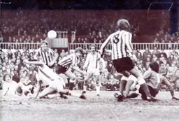 The Sunderland defence under pressure