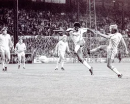 Ricky Hill shoots wide