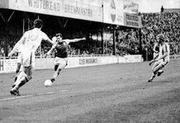 Luton players gang up on West Ham's Trevor Brooking