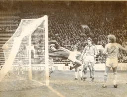 Jake Findlay dives in vain