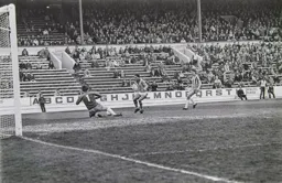 Brian Stein goes close