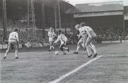 Godfrey Ingram surrounded