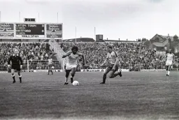 Ricky Hill rounds Kenny Jackett