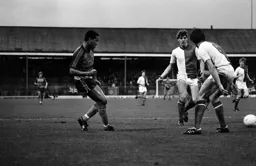 Brian Stein passes between two defenders