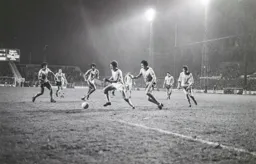 Steve White ready to control the ball