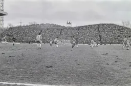 Brian Stein looking for a through ball