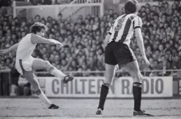 Raddy Antic fires from distance