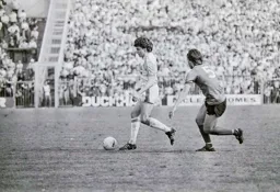 Mal Donaghy controls the ball