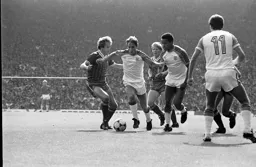 Paul Walsh eases his way through