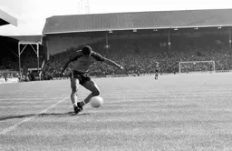 Brian Stein head down and crossing