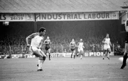 Brian Stein passes through midfield