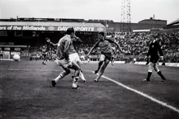 David Moss beats two