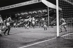 Wayne Turner flies in