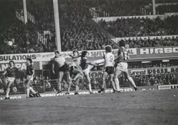Clive Goodyear gets his head to a corner