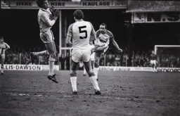 Brian Horton lets fly