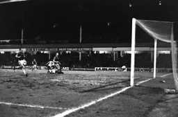 The first of Towns three from Paul Walsh