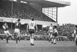 Ricky Hill uses Paul Walsh as a shield