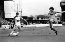 David Moss crossing from the wing