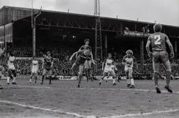 All eyes on the ball