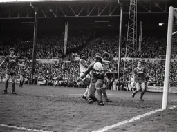 Everton keeper manages to hold on to the ball