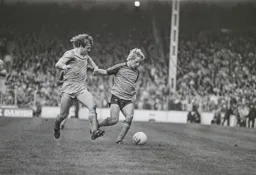 Paul Walsh working down the wing