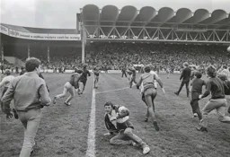 Paul Elliott takes on all comers