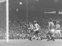 This effort from Frank Bunn goes airbourne