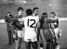 In the break before extra time Les Sealey in discussion with Emeka Nwajiobi