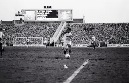 Paul Walsh closes in on the box