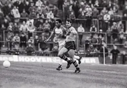 Brian Stein chasing after the ball