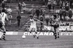 Garry Parker weaves through midfield