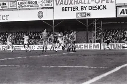 Brian Stein fires wide