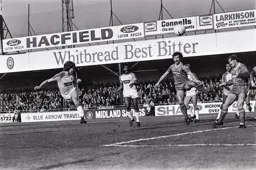 Mal Donaghy heads wide