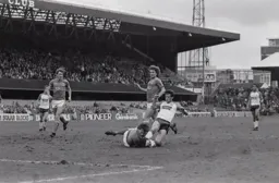 Frankie Bunn beaten to the ball by Ipswich keeper Paul Cooper