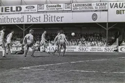 Brian Horton lets fly