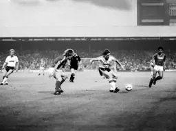 Steve Elliott receives the ball