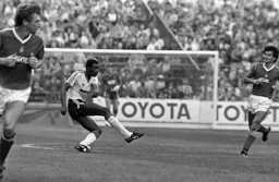 Mitchell Thomas gets in a cross