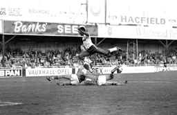 Emeka Nwajiobi outjumps the Chelsea defence