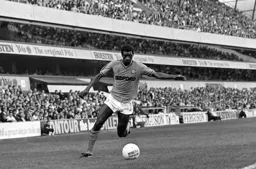 Mitchell Thomas about to cross