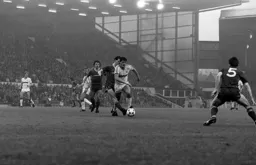 Frankie Bunn drives through midfield