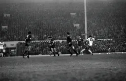 Ray Daniel strikes from outside the box