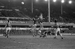 Mick Harford heads Luton’s late goal