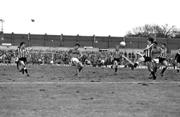Mick Harford lets fly