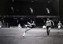 Mick Harford gets his shot away
