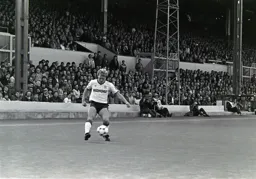 Tim Breacker crosses