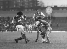 Brian Stein takes on Martin Keown