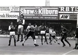 Arsenal box waiting for a cross